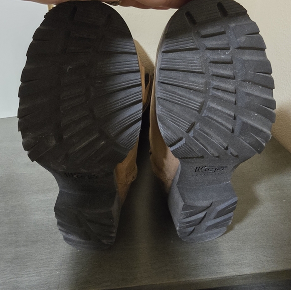 Ugg boots, size 7, brown, suede material - Picture 6 of 6